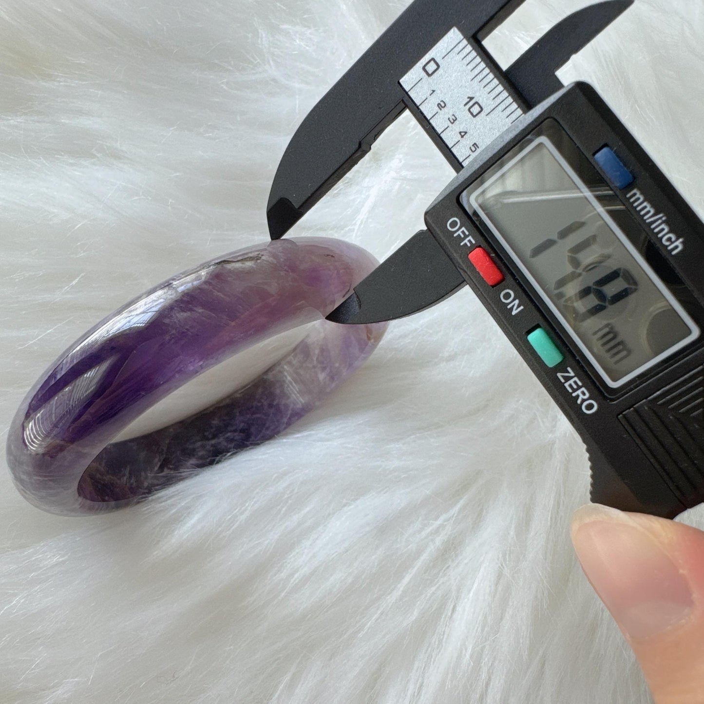 Dreamveil – Sweet Purple Amethyst Gemstone Bangle