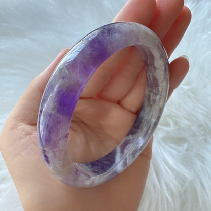 Dreamveil – Delicate Touch of Purple Elegance Amethyst Gemstone Bangle