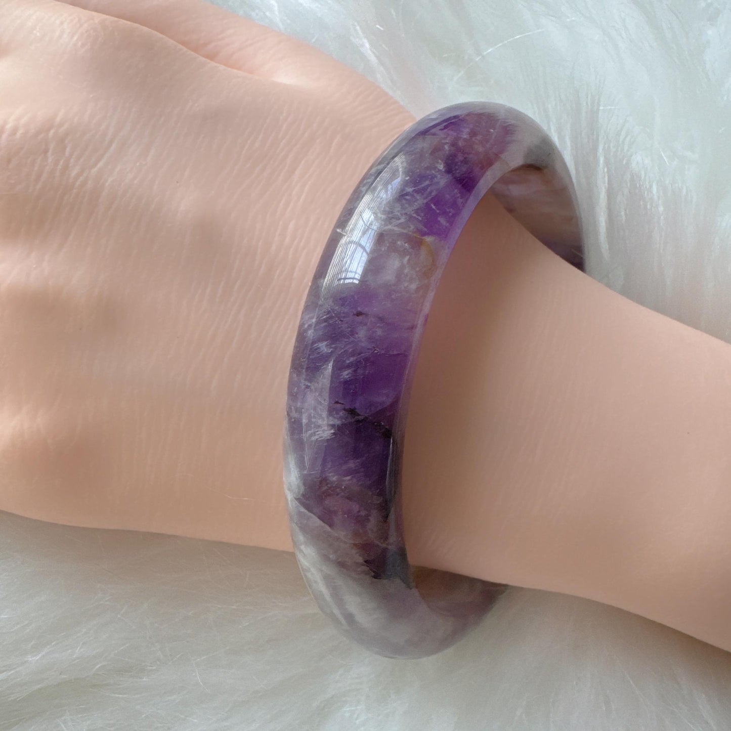 Dreamveil – Delicate Touch of Purple Elegance Amethyst Gemstone Bangle