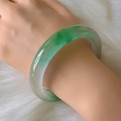 Earthveil - Polished Green and White Jade Jadeite Bangle