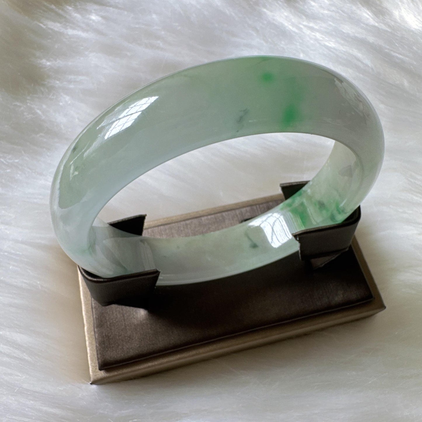 Earthveil - Timeless Light Green Burma Jade Bangle Bracelet