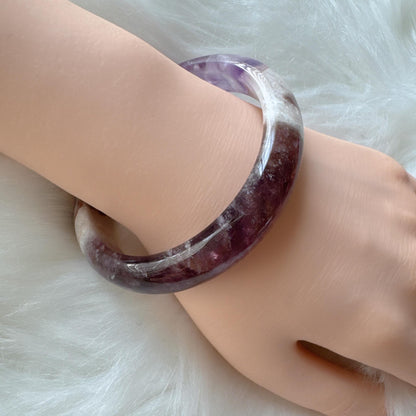 Dreamveil – Peaceful Purple Glow Amethyst Gemstone Bangle