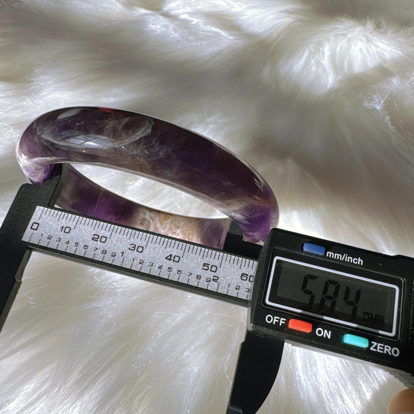 Dreamveil – Radiant Purple Tone Amethyst Gemstone Bangle