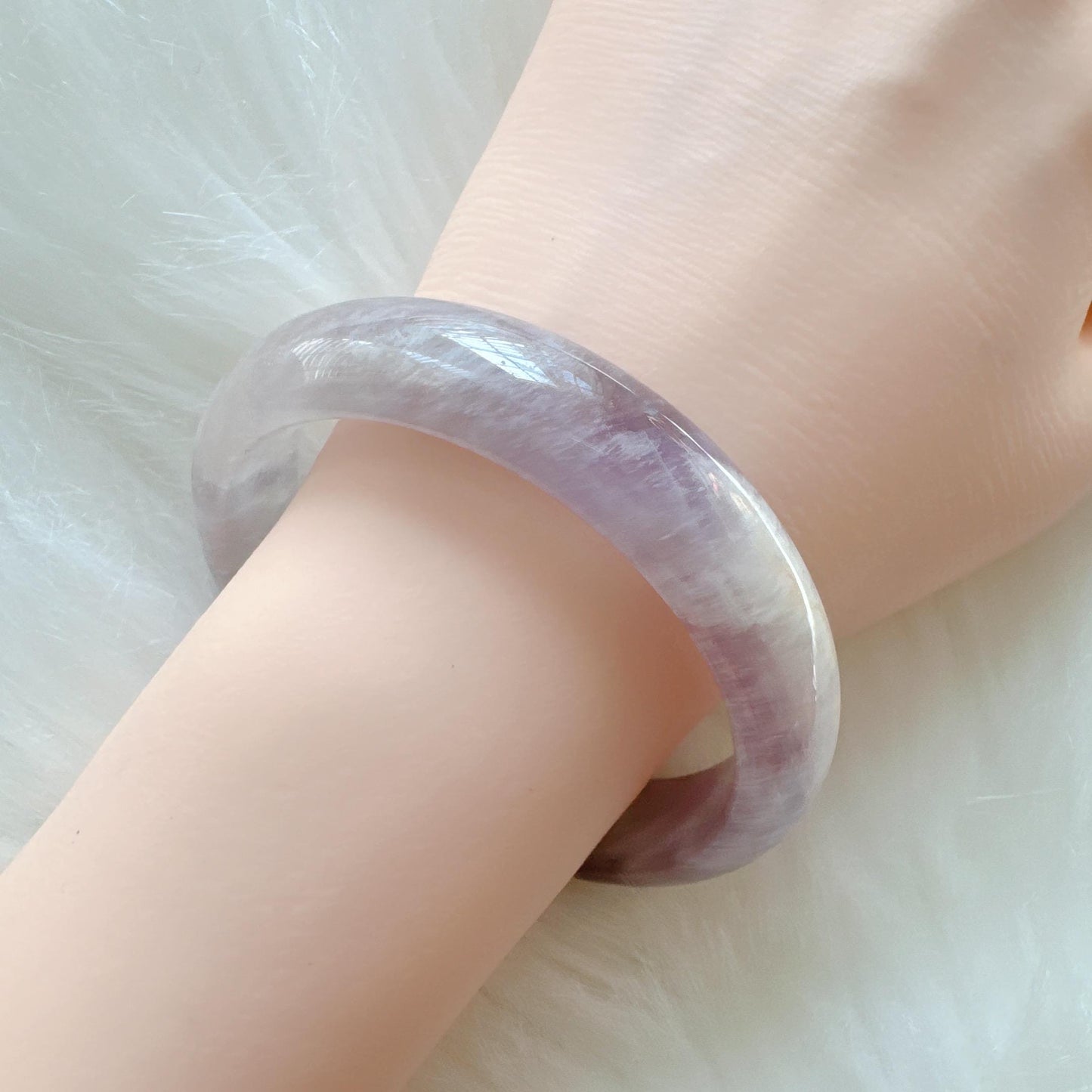 Dreamveil – Minimalist Amethyst Bangle Bracelet, Light Purple Amethyst Bracelet