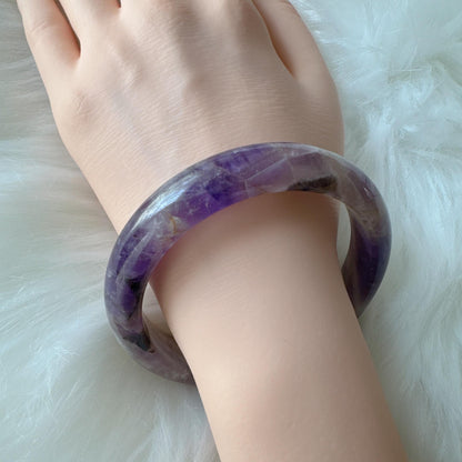 Dreamveil – Delicate Touch of Purple Elegance Amethyst Gemstone Bangle