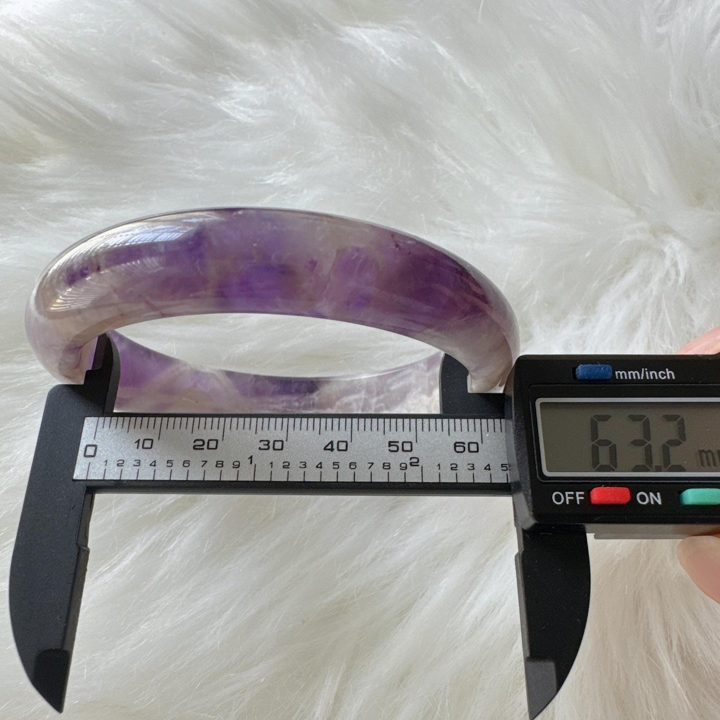 Dreamveil – Delicate Touch of Purple Elegance Amethyst Gemstone Bangle