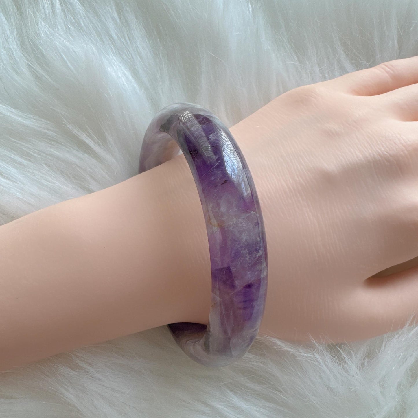 Dreamveil – Delicate Touch of Purple Elegance Amethyst Gemstone Bangle