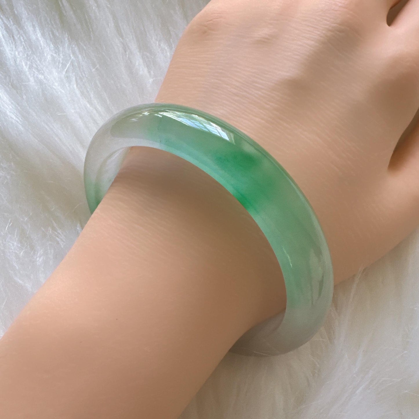 Earthveil - Polished Green and White Jade Jadeite Bangle