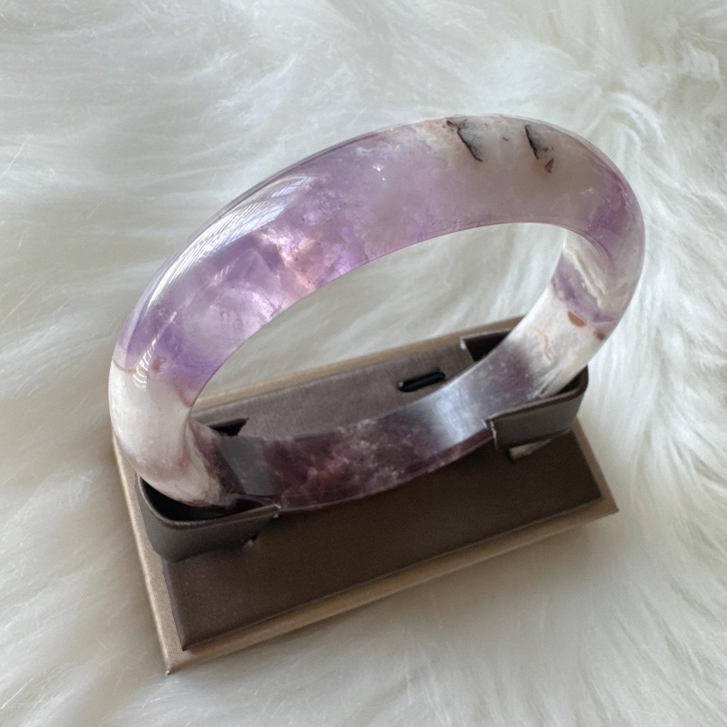 Dreamveil – Peaceful Purple Glow Amethyst Gemstone Bangle