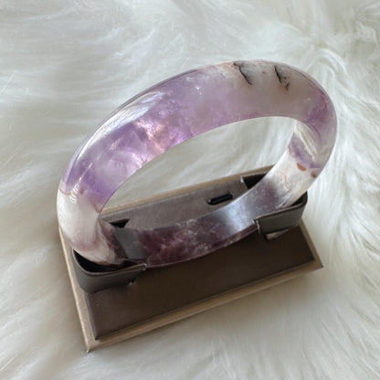Dreamveil – Peaceful Purple Glow Amethyst Gemstone Bangle