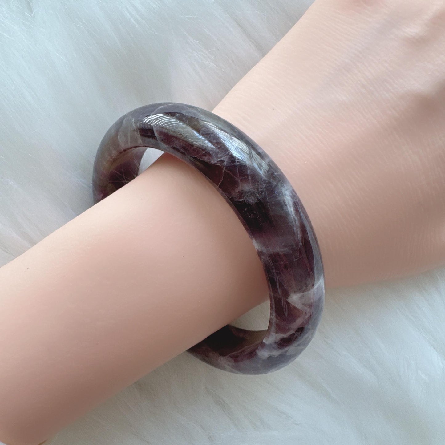 Dreamveil – Lavender Quartz Amethyst Gemstone Bangle
