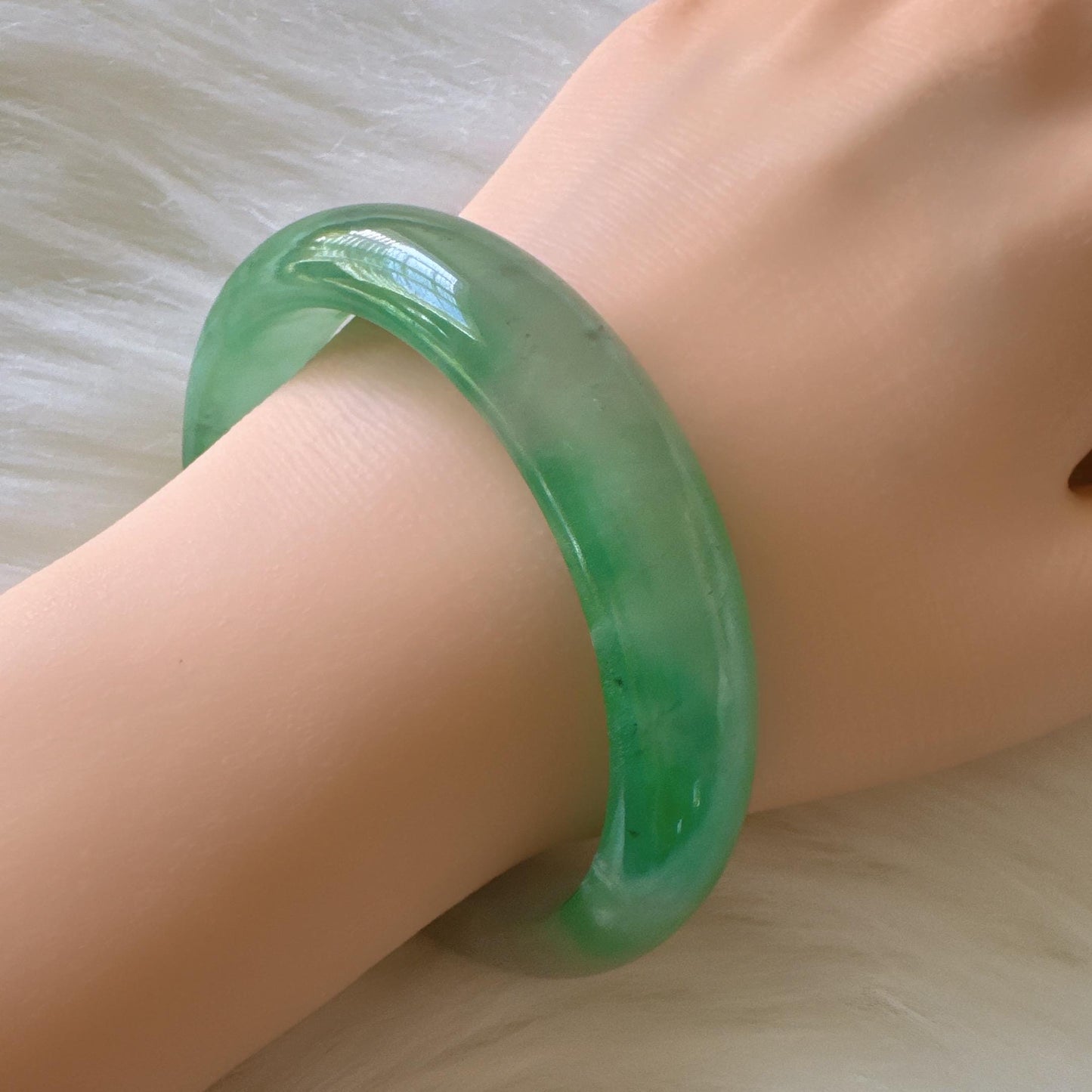 Earthveil - Classic Green Burma Jade Jadeite Bangle