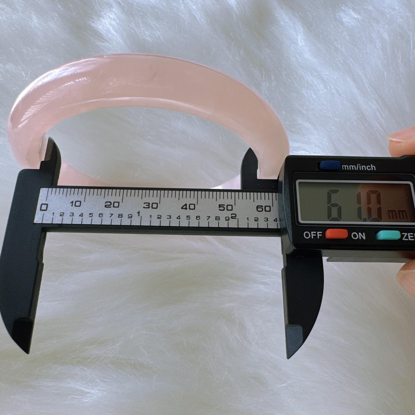 Heartglow - Balanced Rose Quartz Pink Crystal Gemstone Bangle