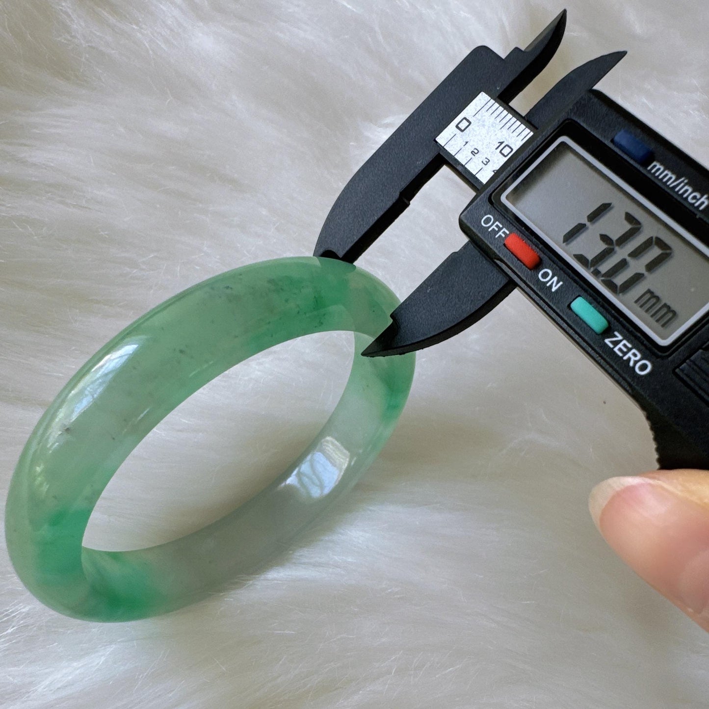 Earthveil - Classic Green Burma Jade Jadeite Bangle