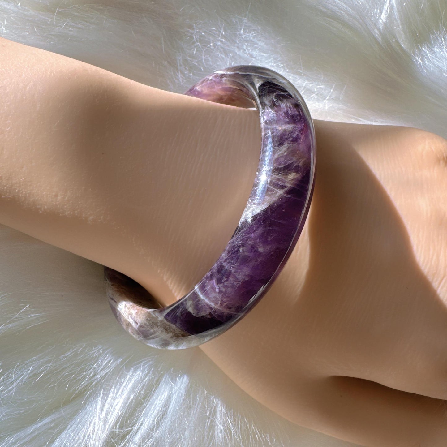 Dreamveil – Radiant Purple Tone Amethyst Gemstone Bangle