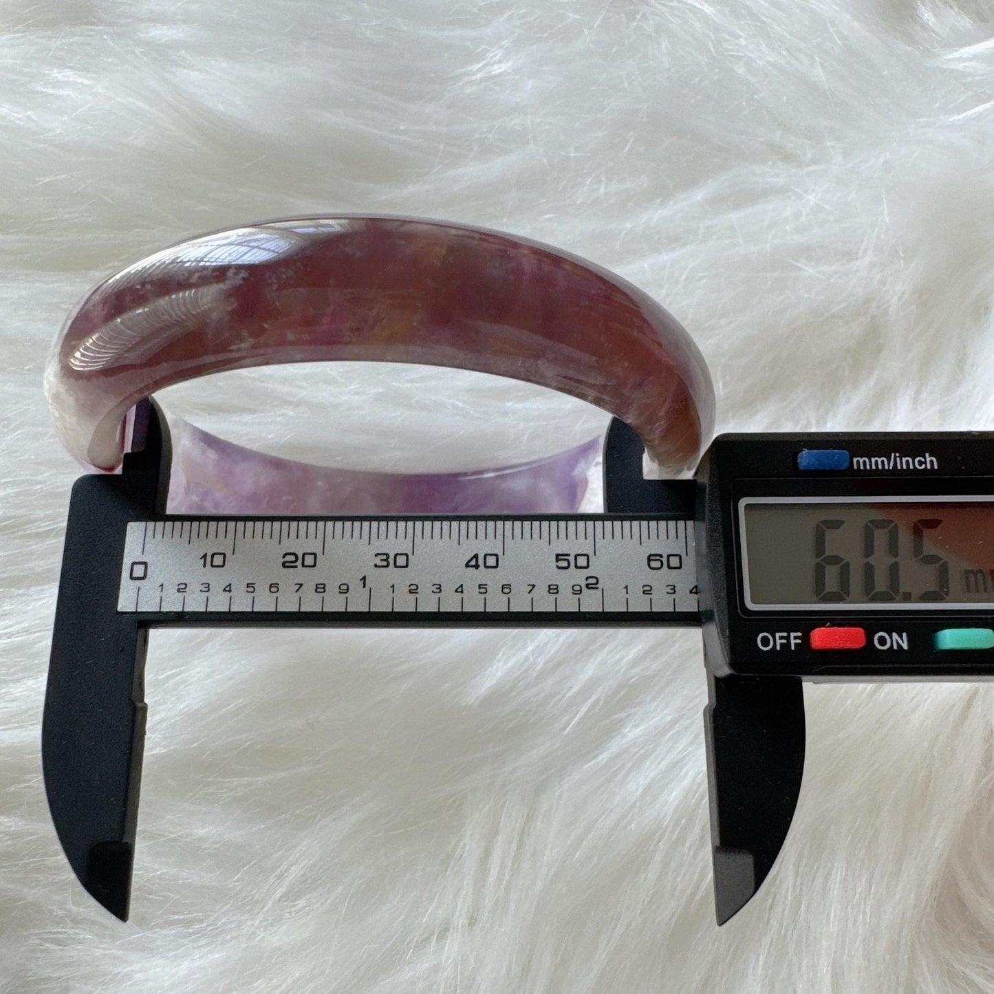 Dreamveil – Peaceful Purple Glow Amethyst Gemstone Bangle