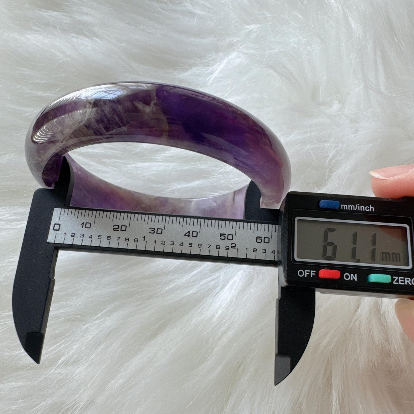 Dreamveil – Sweet Purple Amethyst Gemstone Bangle