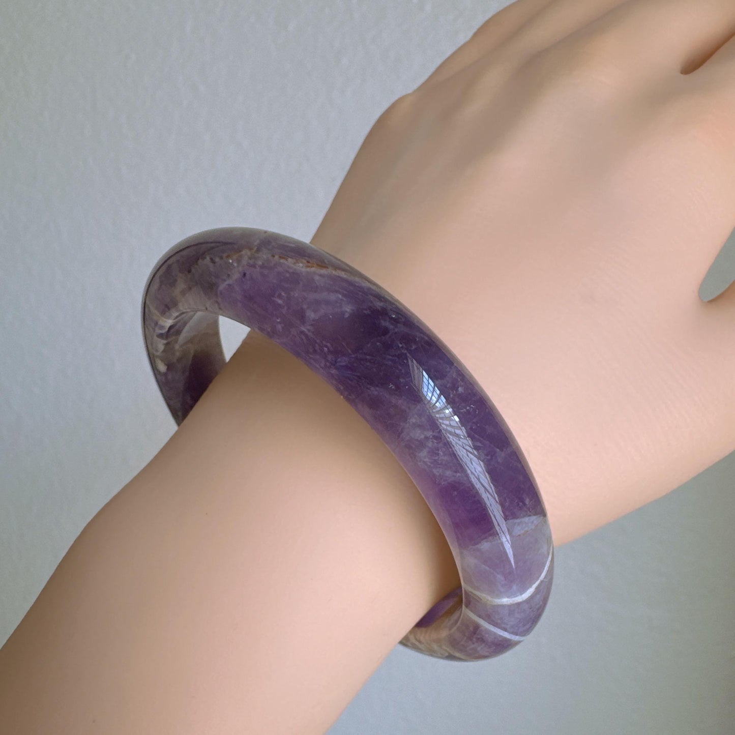 Dreamveil – Smooth Finish Amethyst Gemstone Bangle, Purple Crystal Quartz Gemstone Bangle