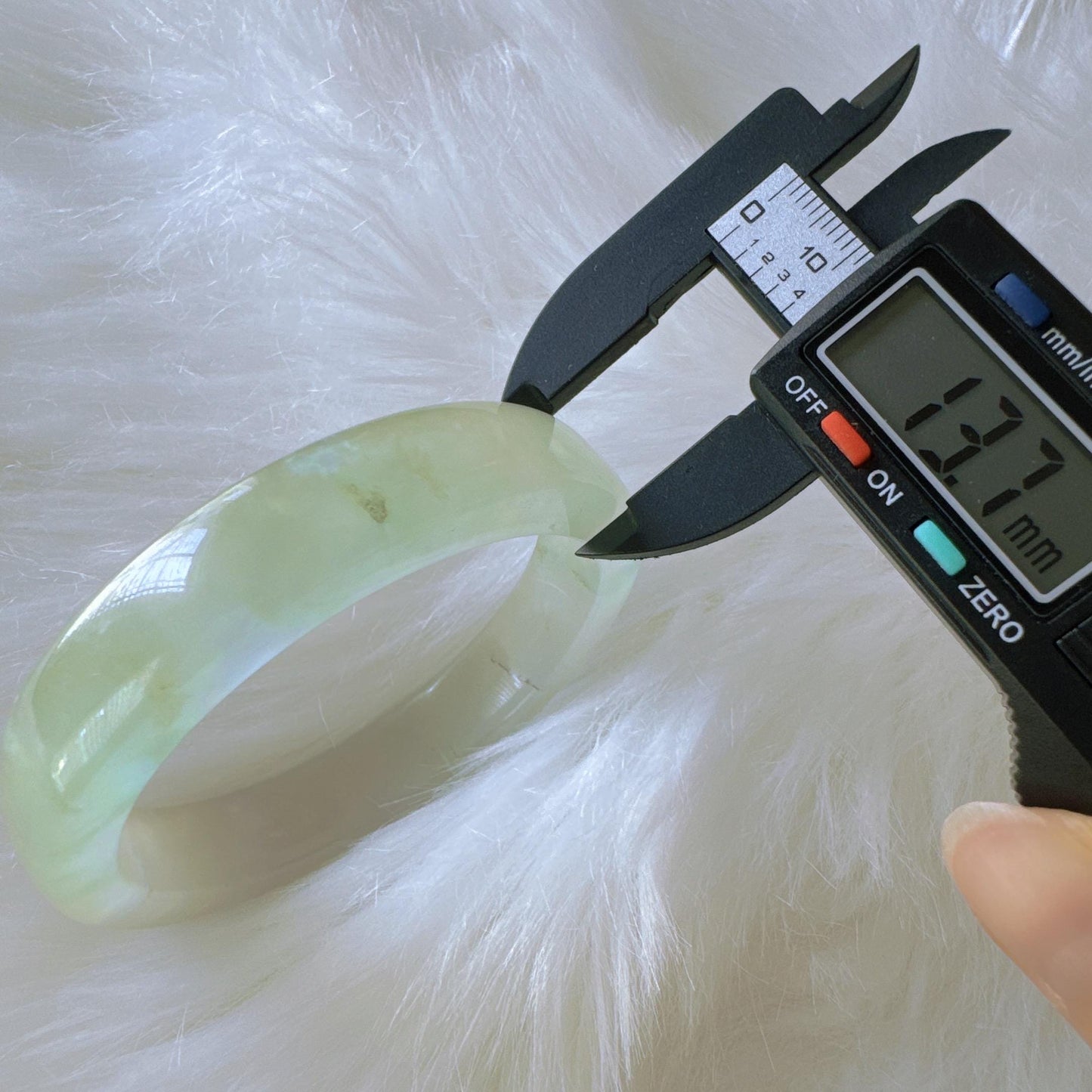 Earthveil - Earthveil – Square-Cut Jade Bracelet