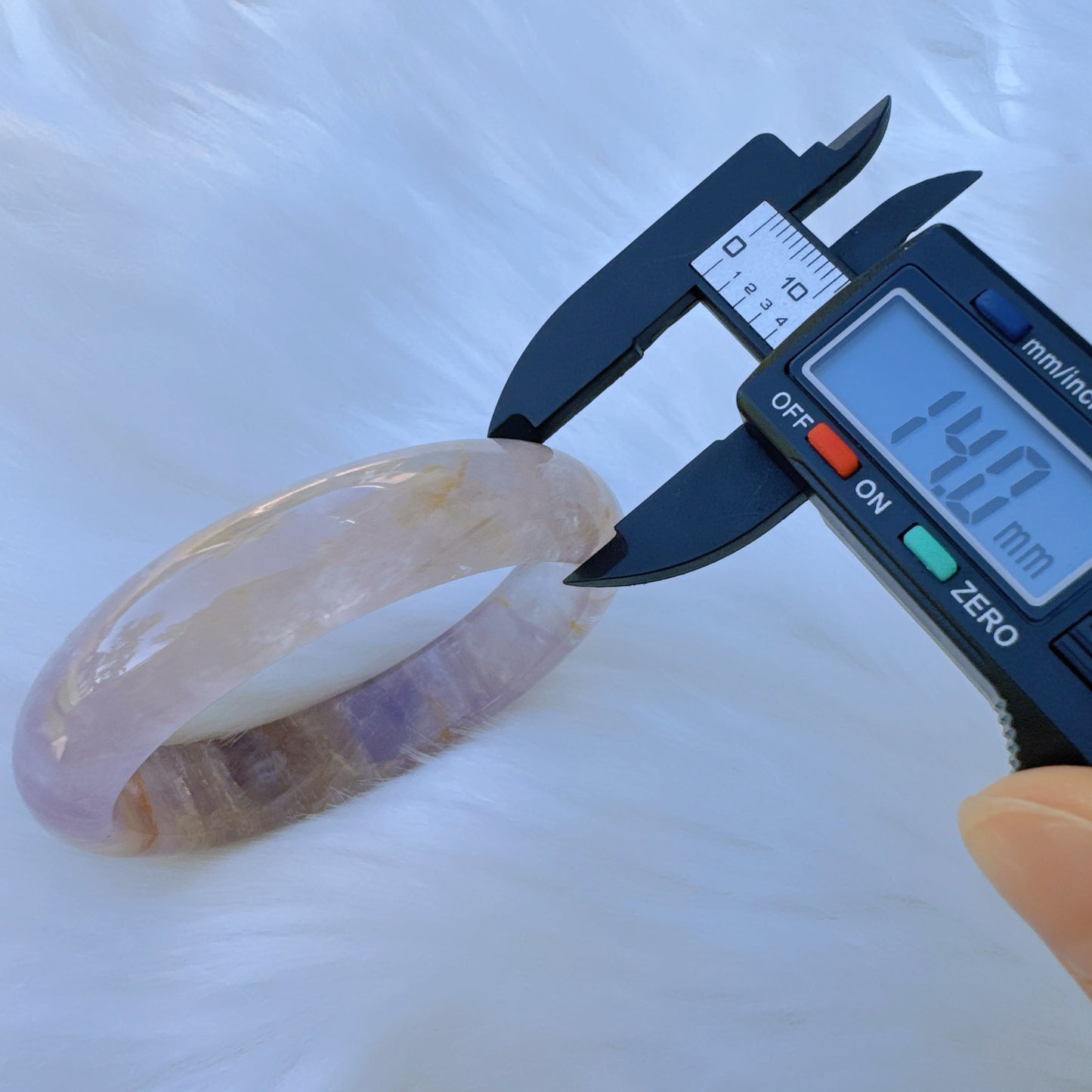 Dreamveil – Natural Amethyst Healing Bangle