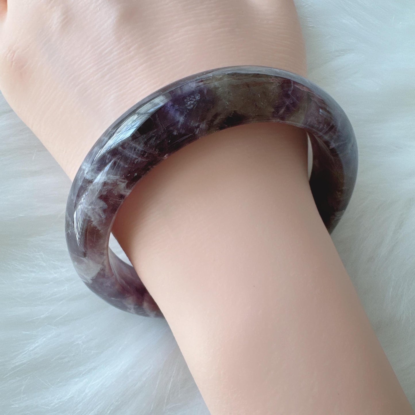 Dreamveil – Lavender Quartz Amethyst Gemstone Bangle