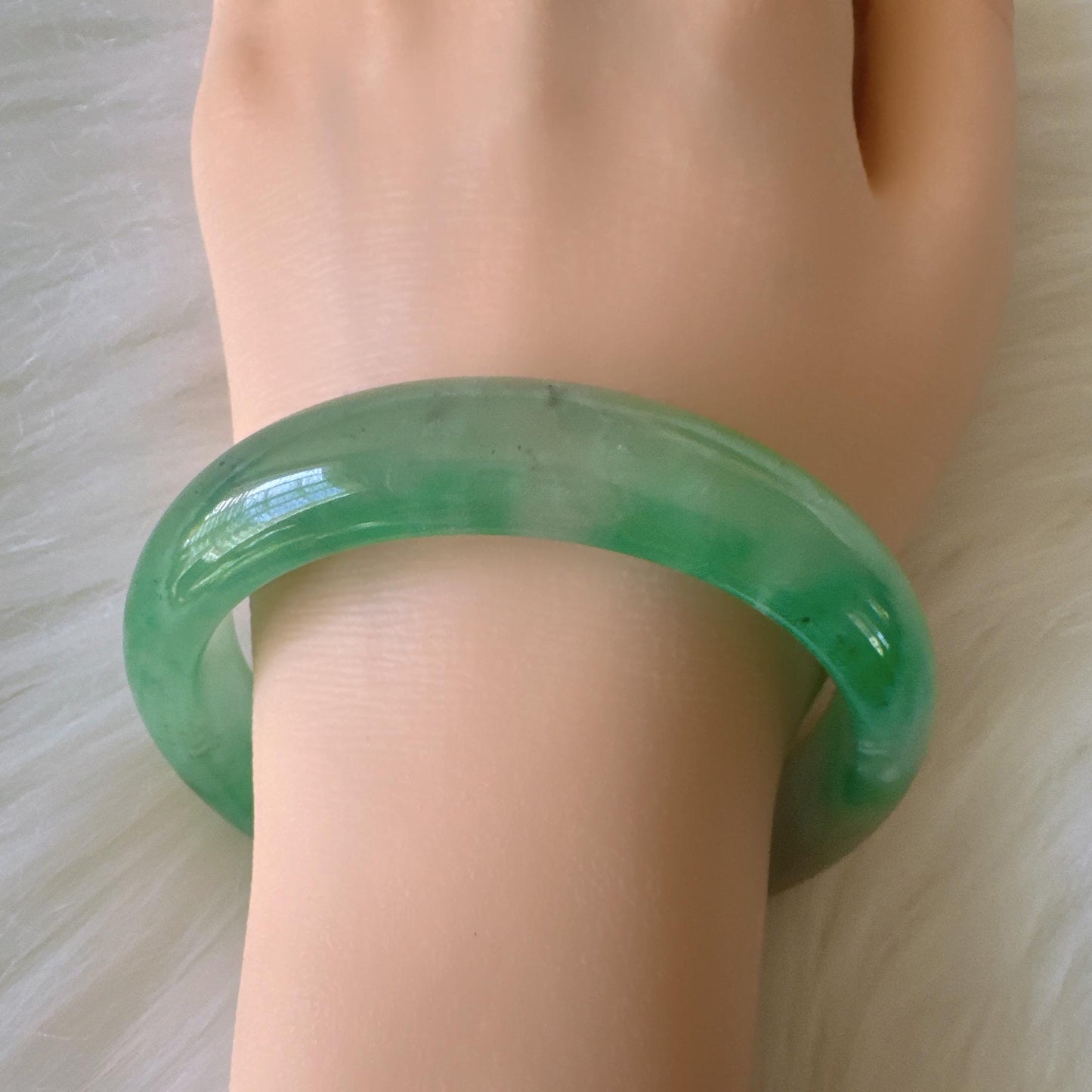 Earthveil - Classic Green Burma Jade Jadeite Bangle
