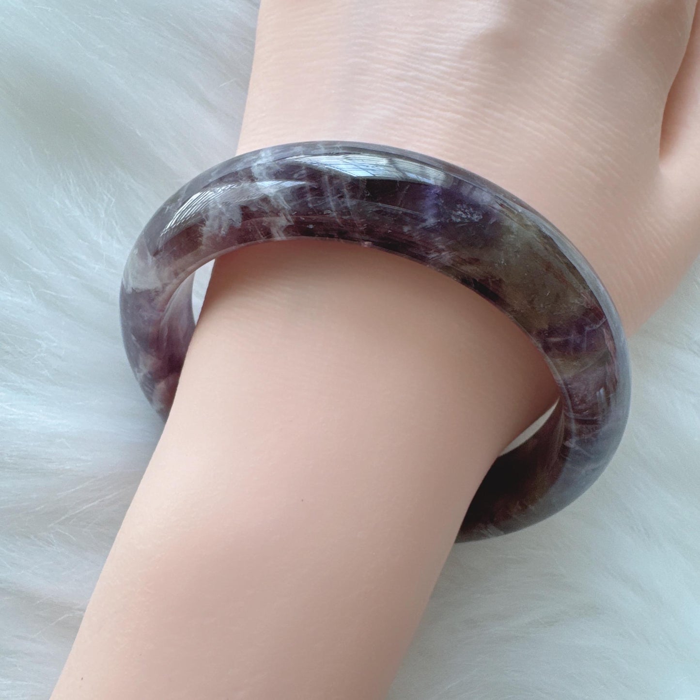 Dreamveil – Lavender Quartz Amethyst Gemstone Bangle
