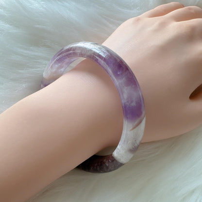 Dreamveil – Peaceful Purple Glow Amethyst Gemstone Bangle