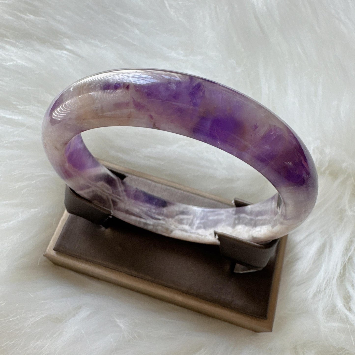 Dreamveil – Delicate Touch of Purple Elegance Amethyst Gemstone Bangle