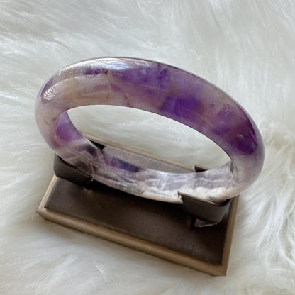 Dreamveil – Delicate Touch of Purple Elegance Amethyst Gemstone Bangle